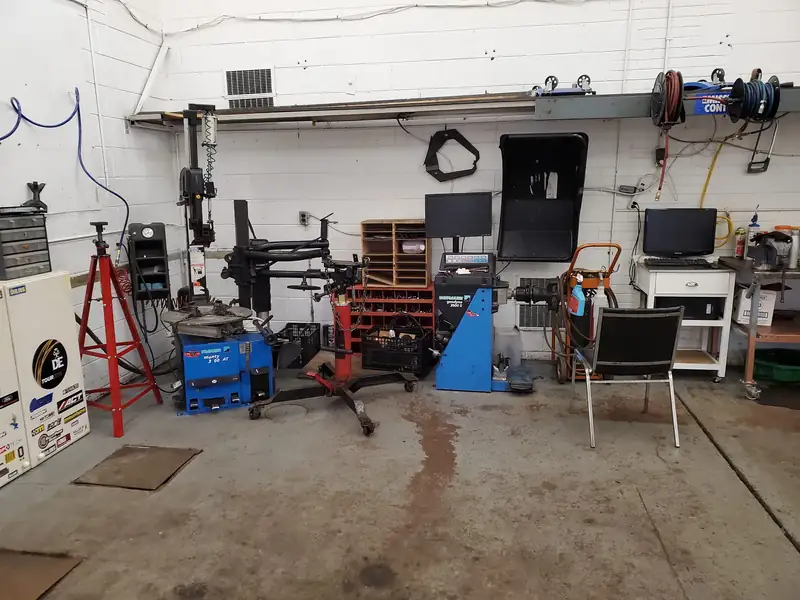 Tire machine and wheel balancer in the shop